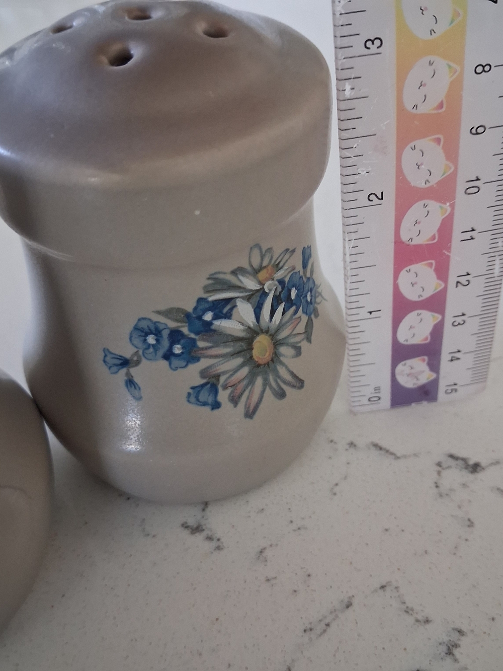 Vintage Crockery Inc. USA Blue Daisy Stoneware Salt & Pepper Shakers – Like New! - Picture 10 of 11